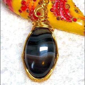 🖤⭐️stunning black agate/healing stone-wrapped in gold-cord included FREE